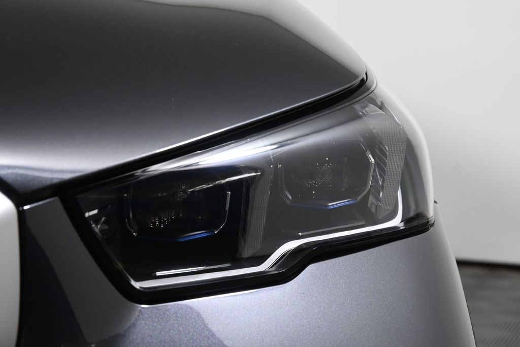 Thumbnail: 2026 BMW 5 Series - 11
