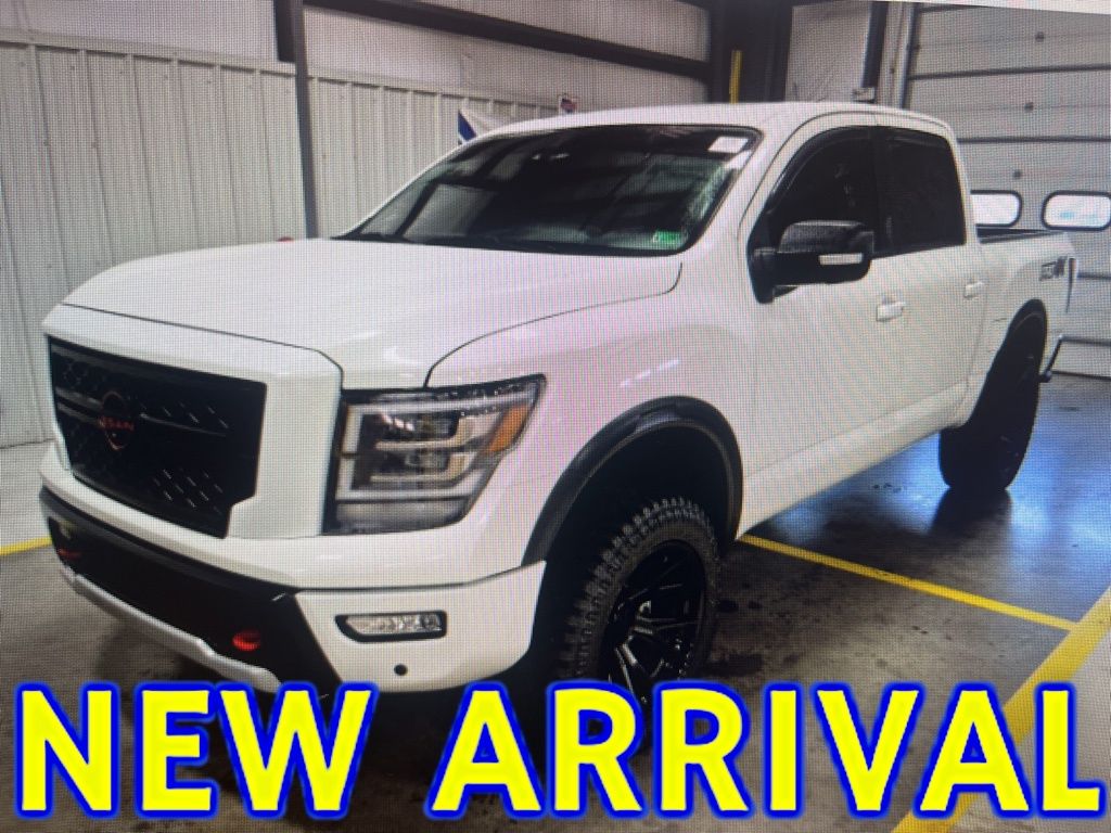 2024 Nissan Titan PRO-4X Crew Cab 4WD