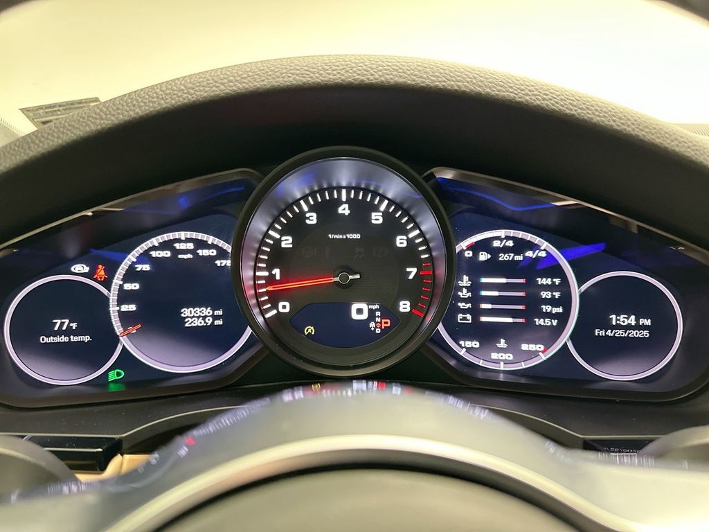 2022 Porsche Cayenne Base 19