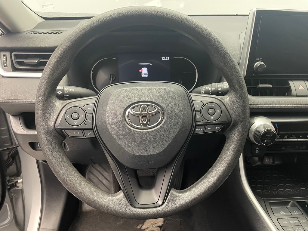 2023 Toyota RAV4 XLE 21