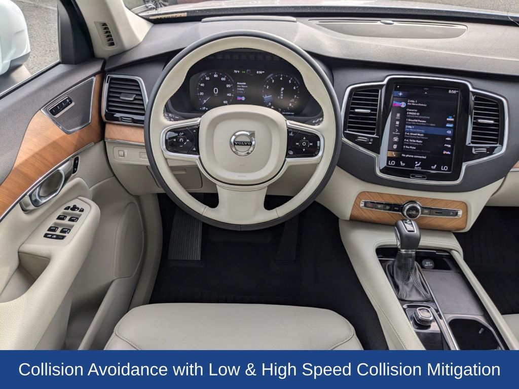 2022 Volvo XC90 T5 Momentum