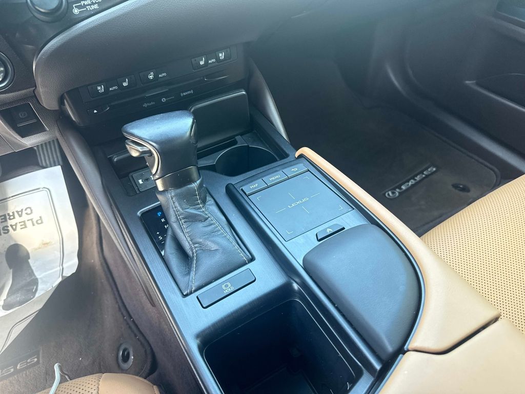 Used 2020 Lexus ES Sedan
