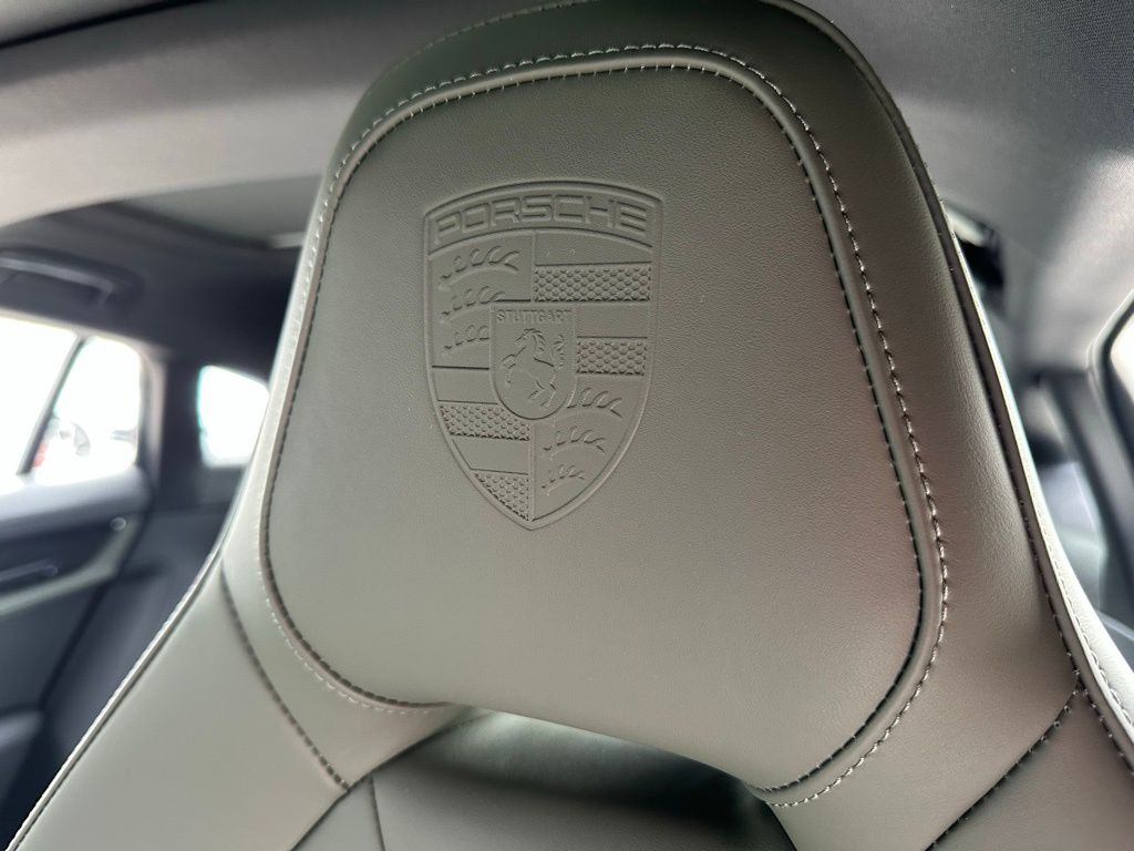 Thumbnail: 2025 Porsche Panamera - 17
