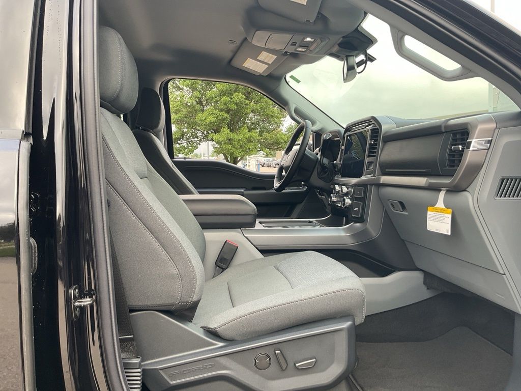 New 2025 Black Ford XLT image 25