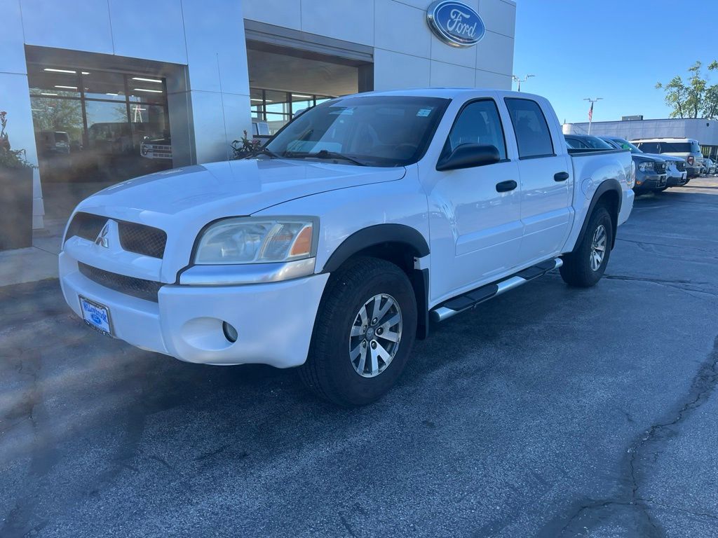 White 2008 Mitsubishi Raider Pickup Truck Four-Wheel Drive 4-Speed Automatic Overdrive