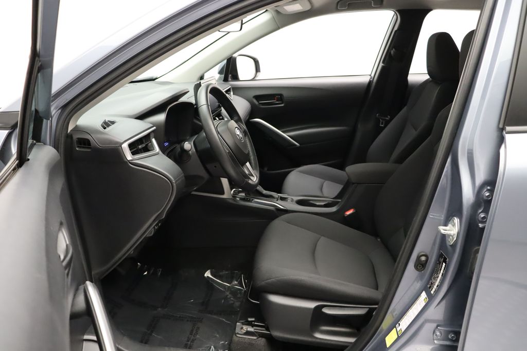 2022 Toyota Corolla Cross LE 14