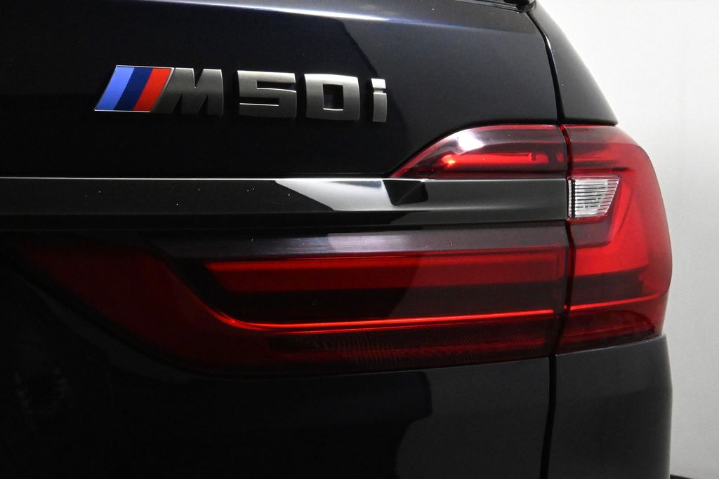 2022 BMW X7 M50i 14