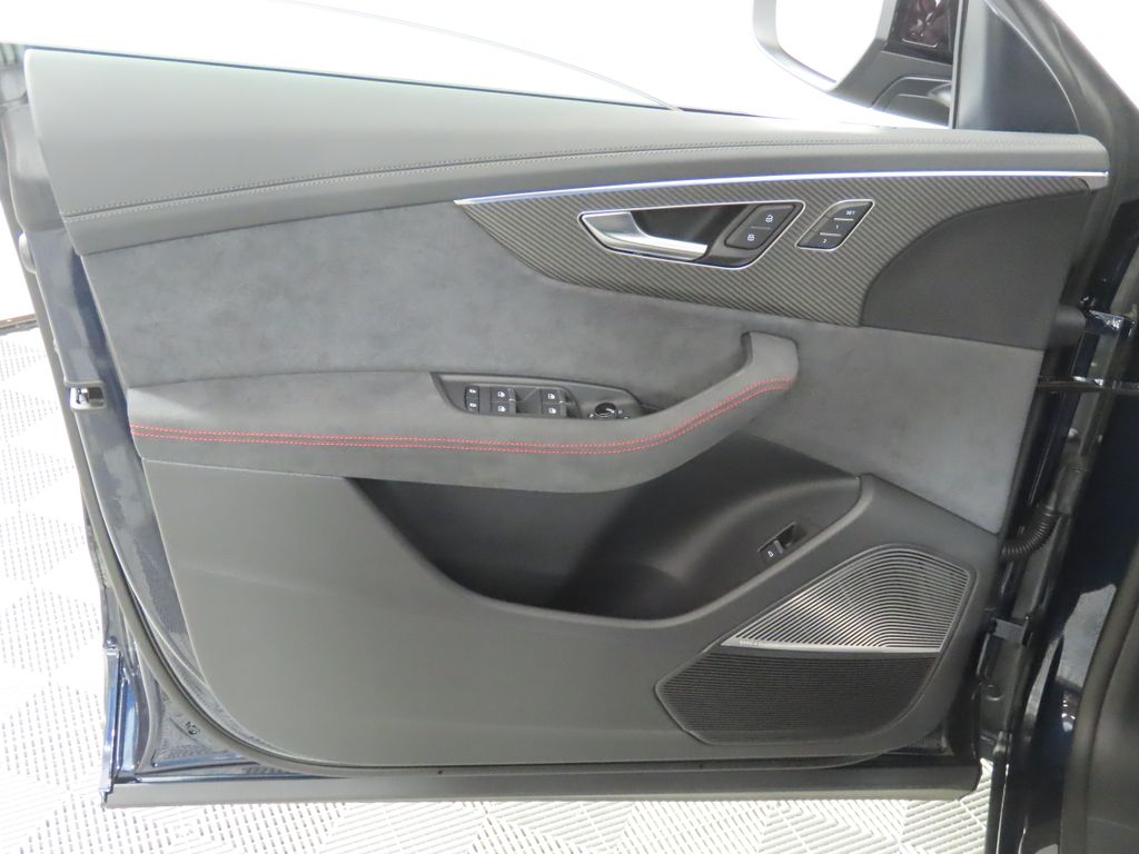 Thumbnail: 2026 Audi RS Q8 - 26