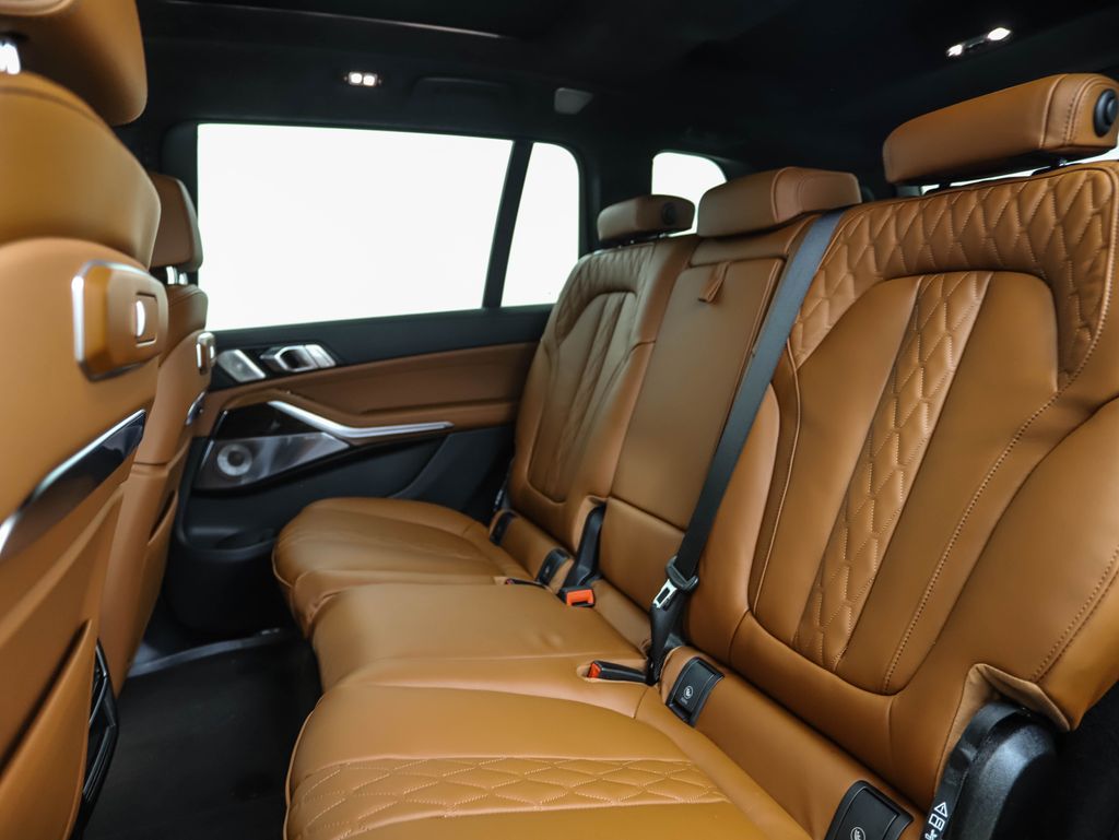 Thumbnail: 2026 BMW X7 - 22