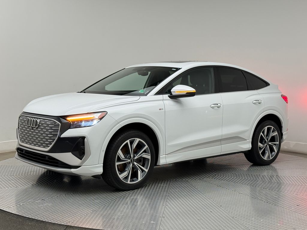 Thumbnail: 2023 Audi Q4 e-tron - 9