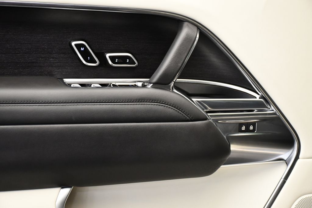 Thumbnail: 2022 Land Rover Range Rover - 31