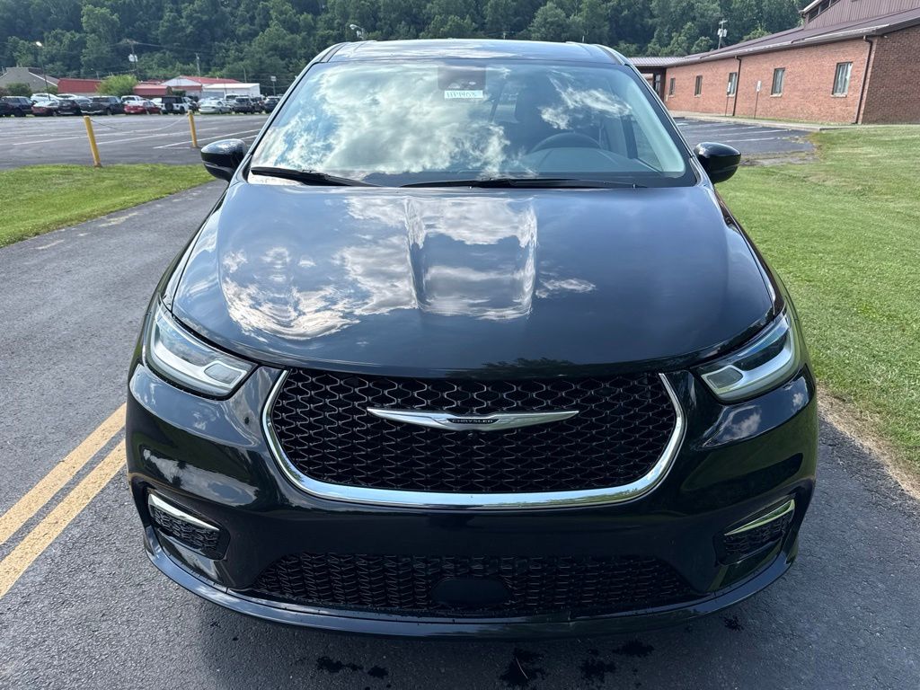 View vehicle photo 2