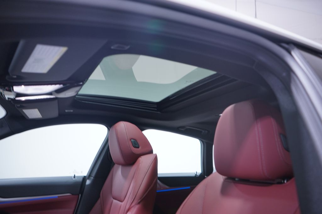 Thumbnail: 2025 BMW i4 - 8