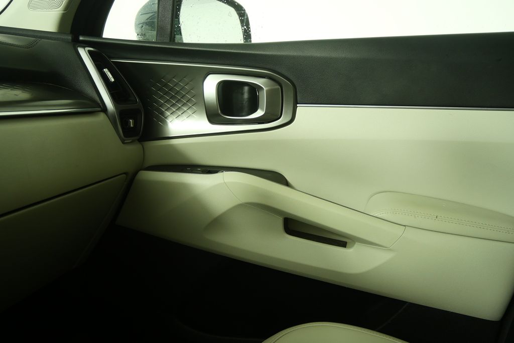 Thumbnail: 2023 Kia Sorento - 24