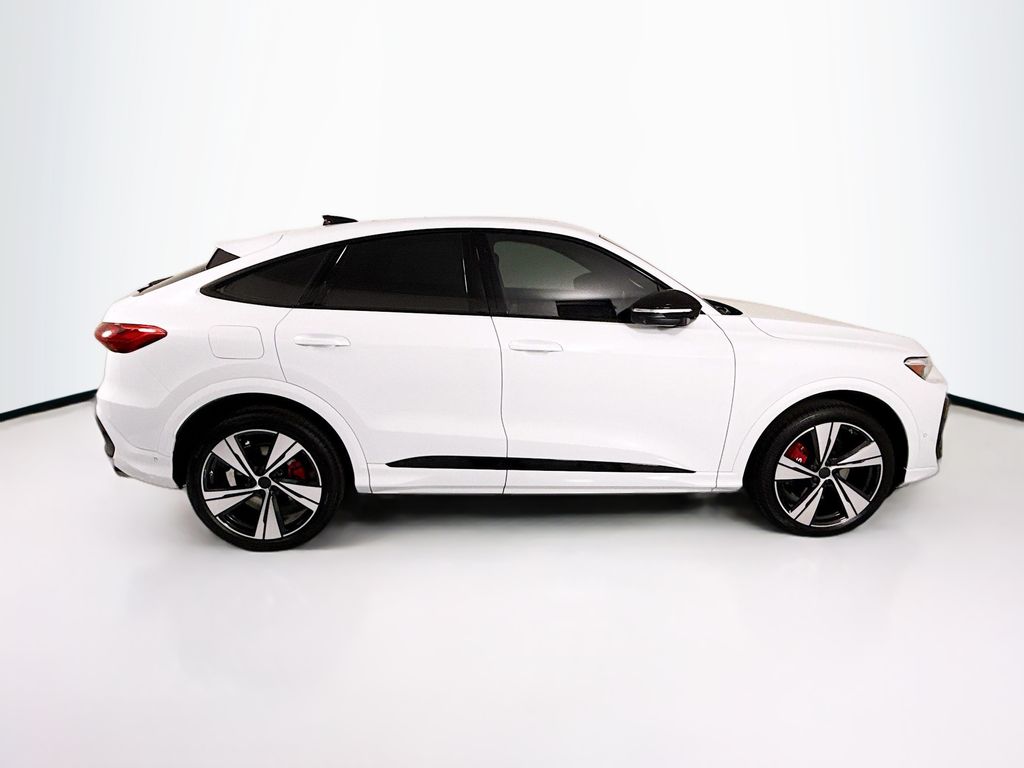 Thumbnail: 2026 Audi SQ5 - 4