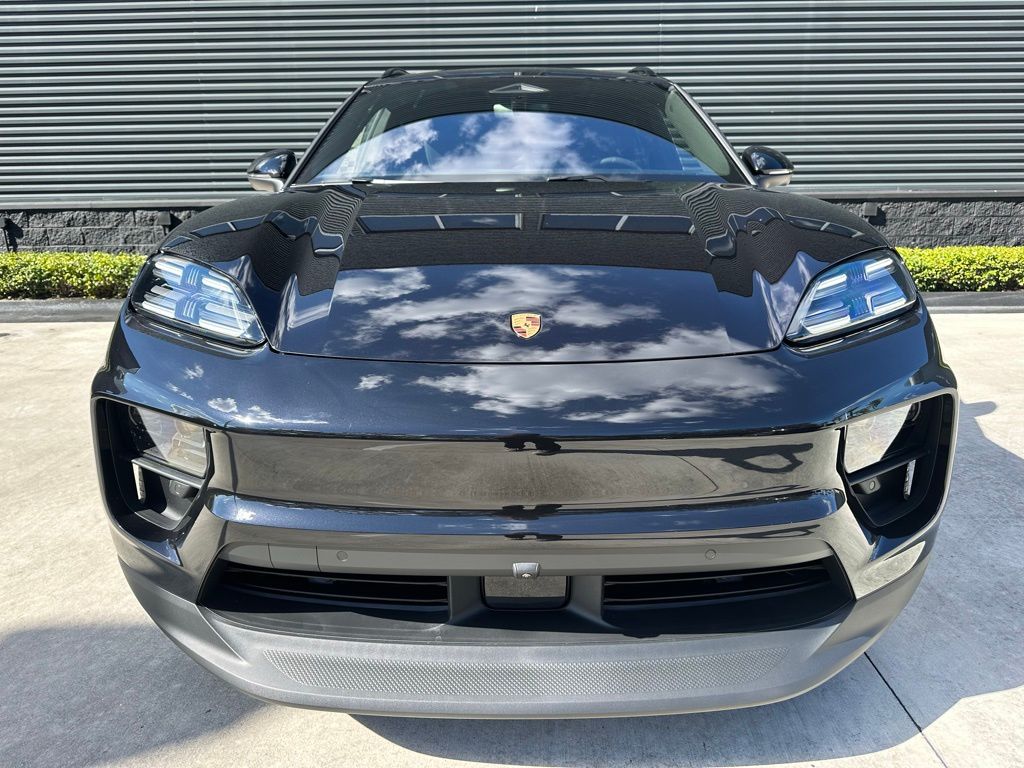 Thumbnail: 2026 Porsche Macan - 8