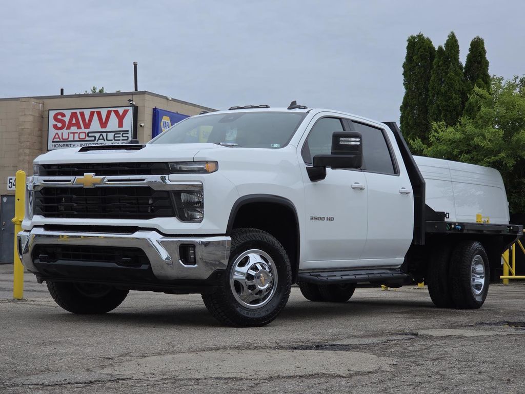 Summit White 2024 Chevrolet Silverado 3500HD LT Crew Cab LB 4WD Pickup Truck Four-Wheel Drive Automatic