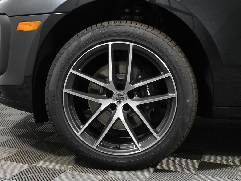 Thumbnail: 2026 Porsche Macan - 12