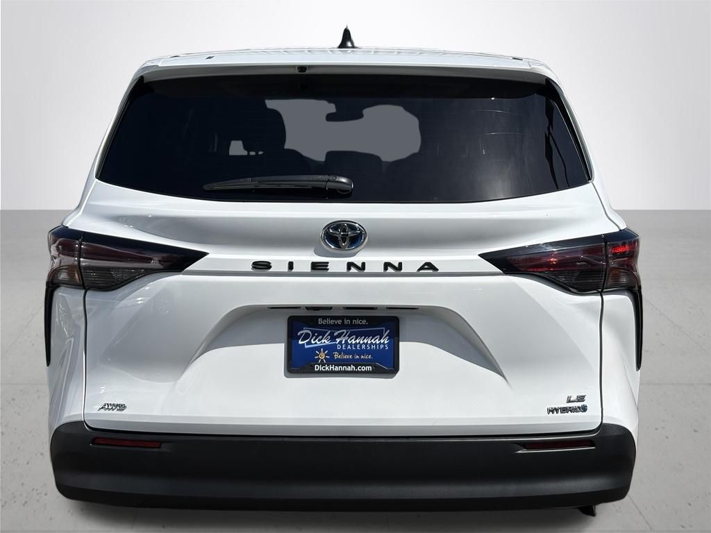 2023 Toyota Sienna LE
