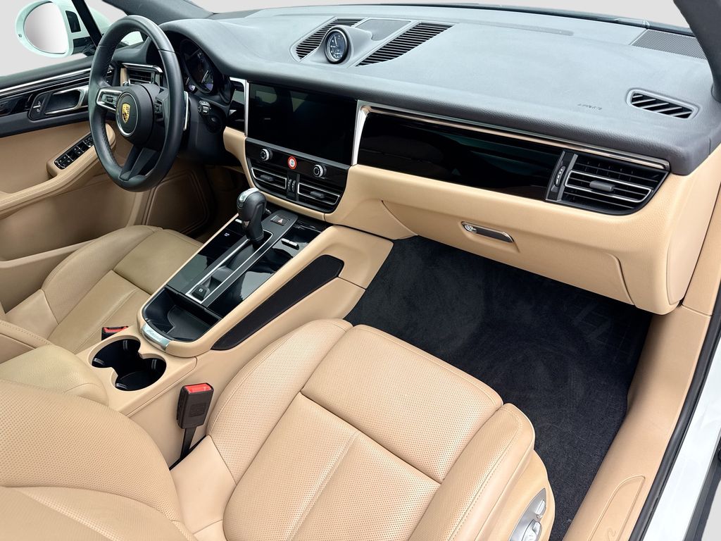 Thumbnail: 2023 Porsche Macan - 20