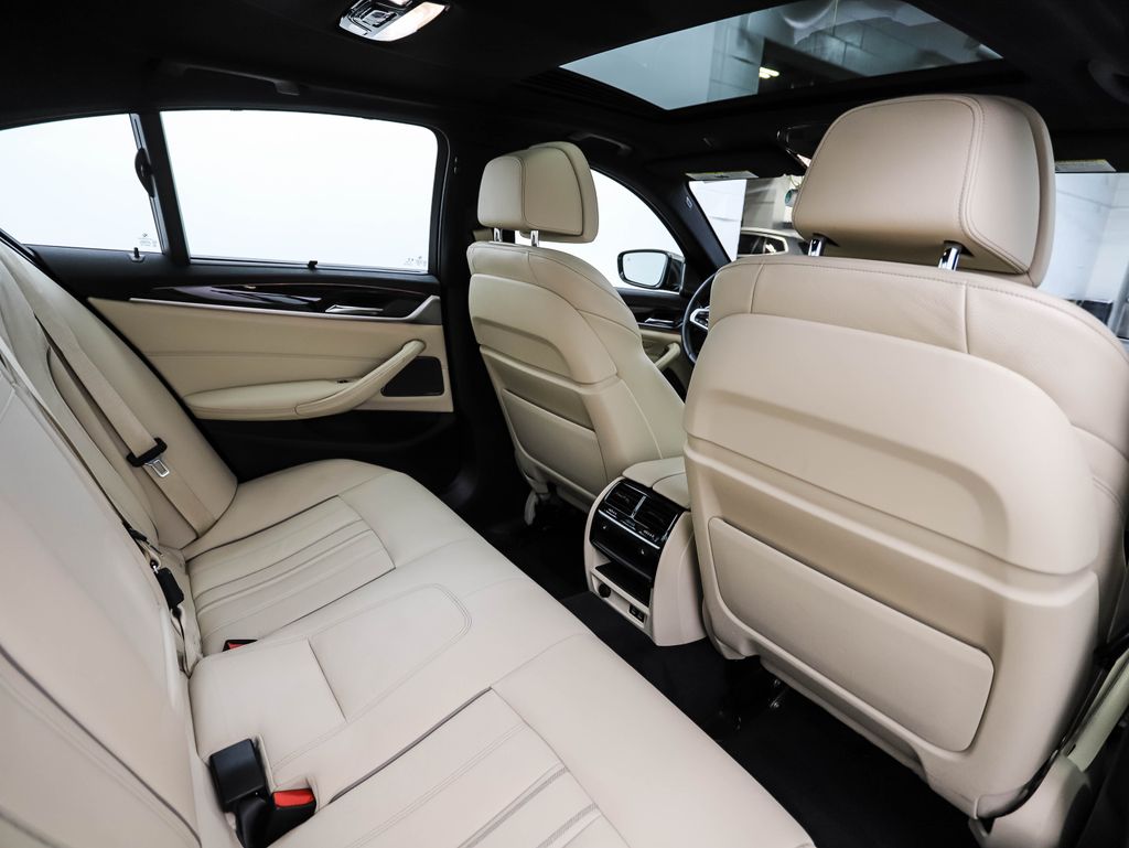 Thumbnail: 2020 BMW 5 Series - 26