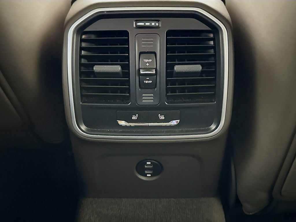 Thumbnail: 2020 Porsche Macan - 27