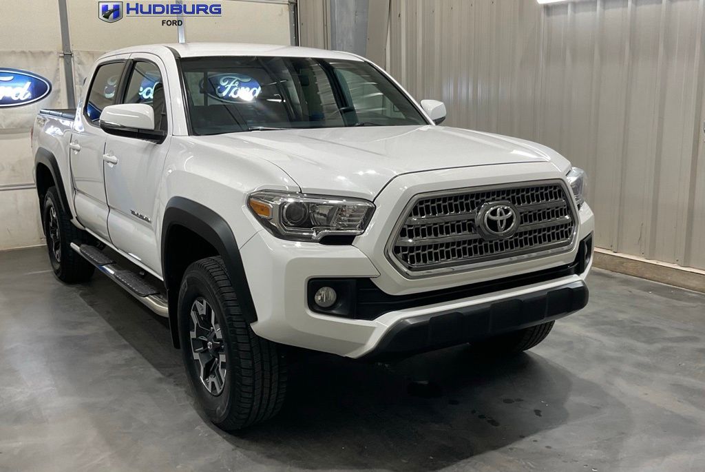 Super White 2016 Toyota Tacoma Pickup Truck 4X2 6-Speed Automatic