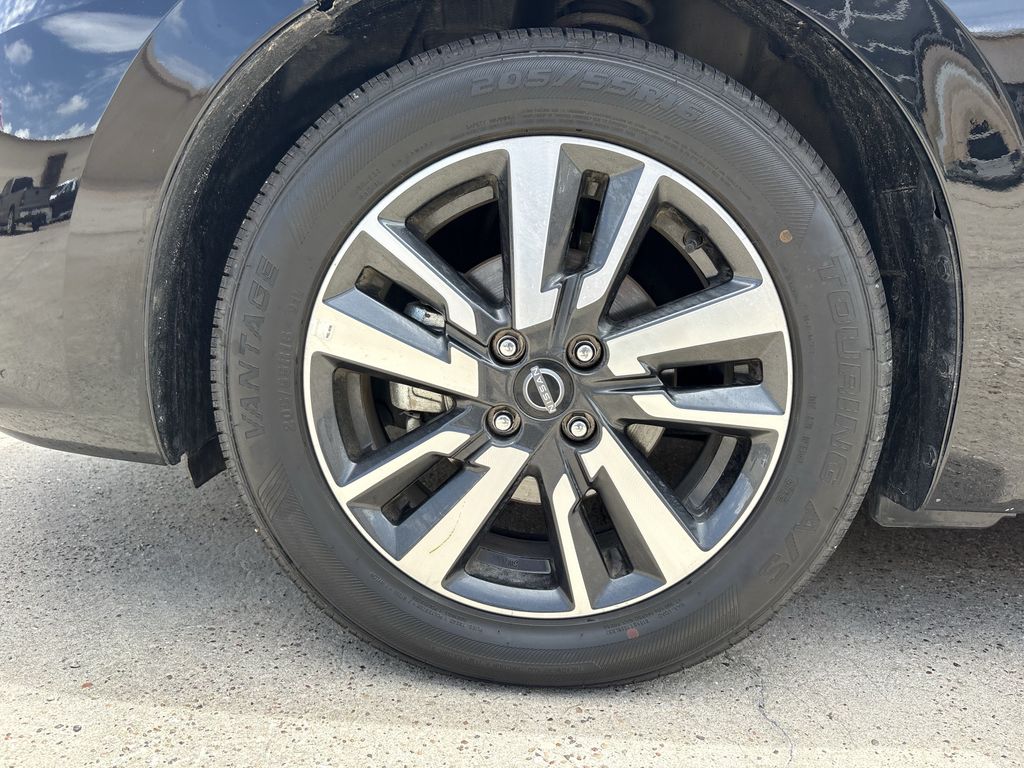 2025 Nissan Versa 1.6 SV Black at Baytown Hyundai