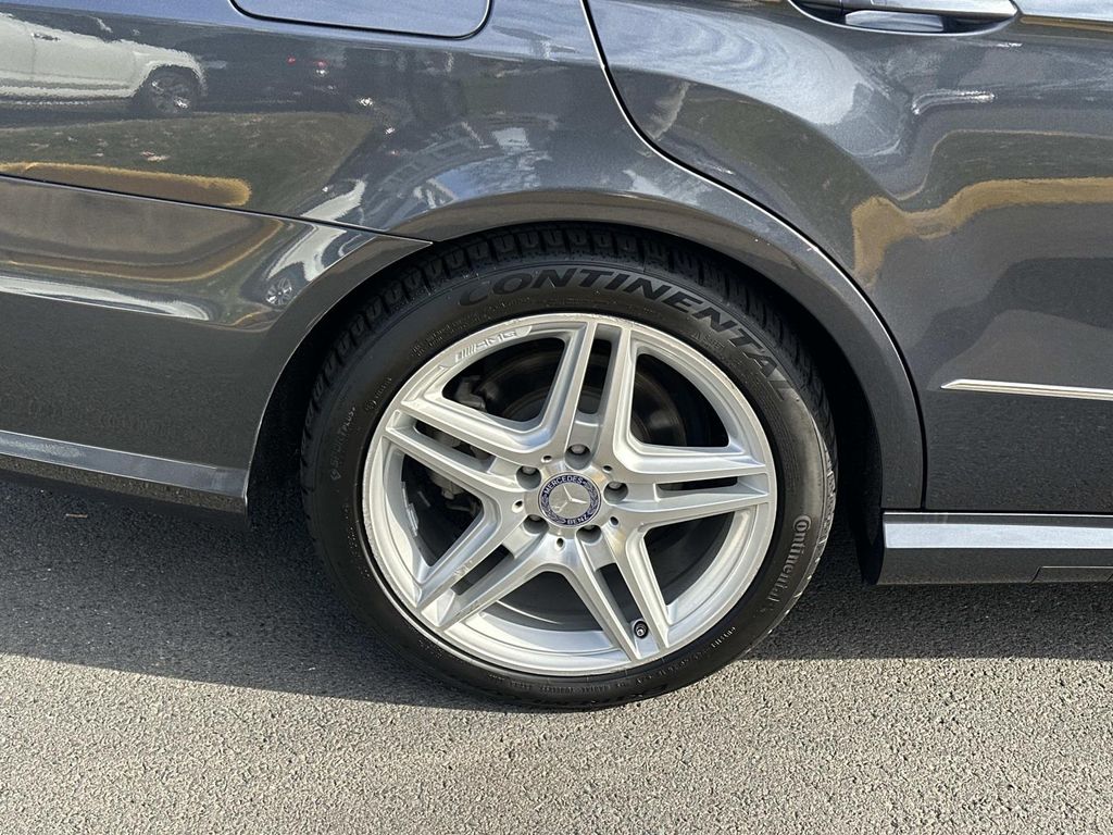 Thumbnail: 2011 Mercedes-Benz E-Class - 17