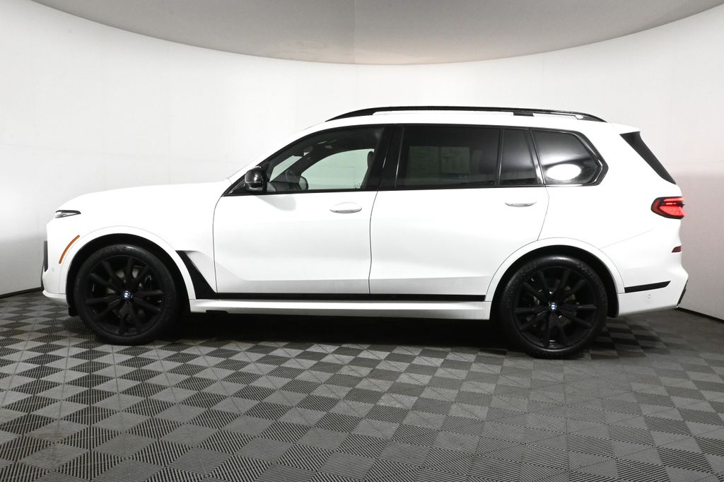 2023 BMW X7 M60i 2