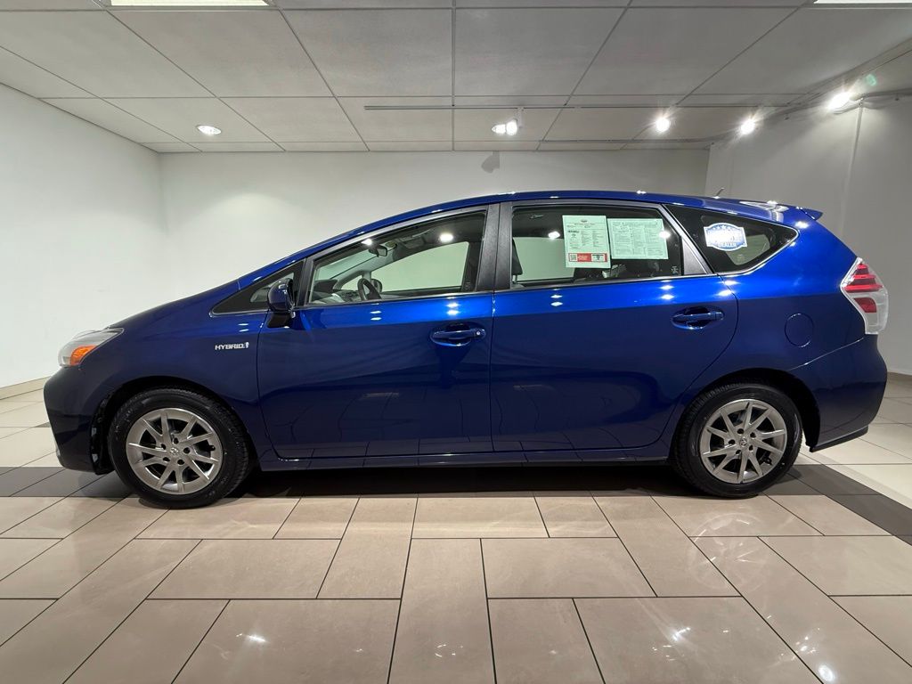 Thumbnail: 2015 Toyota Prius v - 2