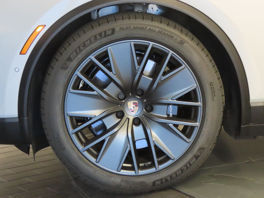 Thumbnail: 2026 Porsche Macan - 11