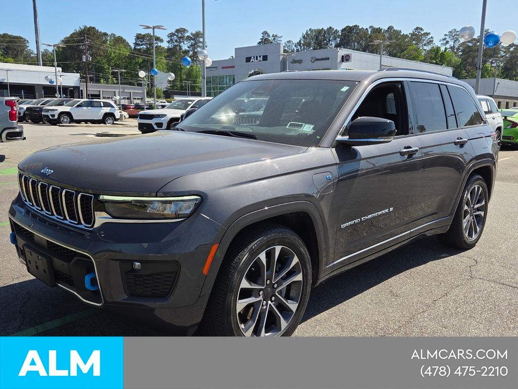 Used 2023 Gray Jeep Overland 4xe image 3