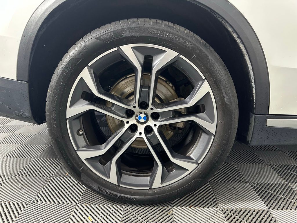 Thumbnail: 2022 BMW X5 - 12