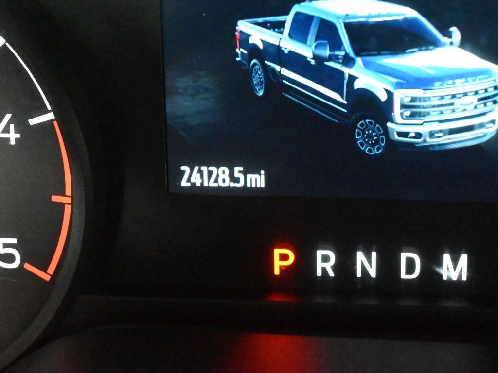 Used 2025 Oxford White Ford XLT image 50