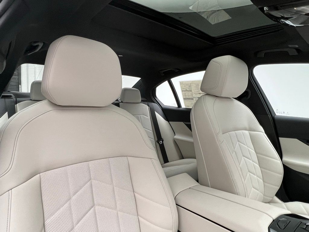 Thumbnail: 2026 BMW 5 Series - 7