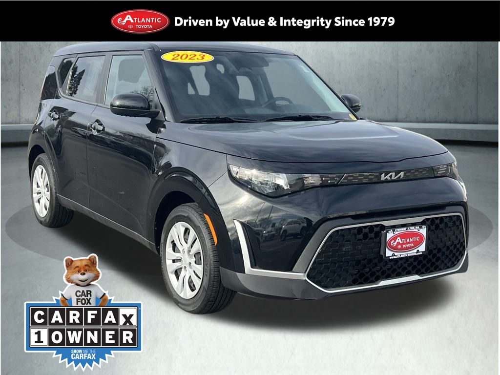 2023 Kia Soul LX's photo