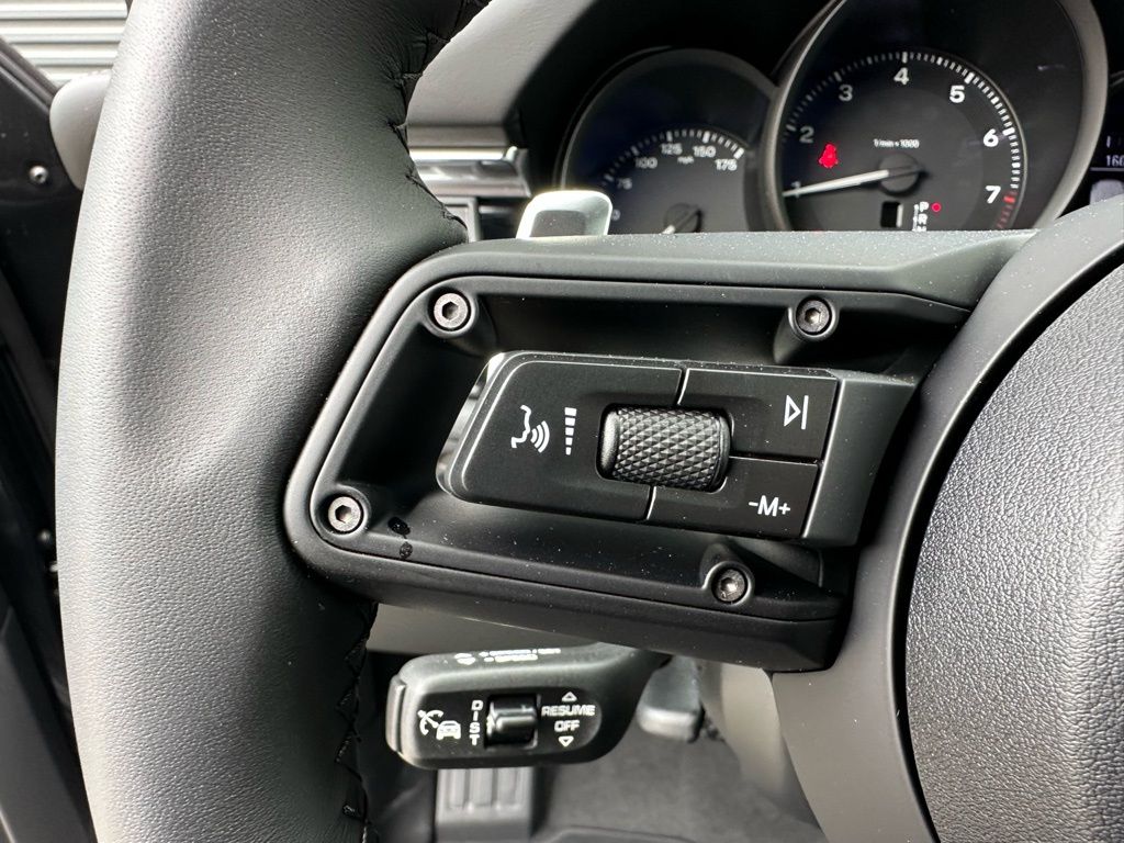 Thumbnail: 2026 Porsche Macan - 18