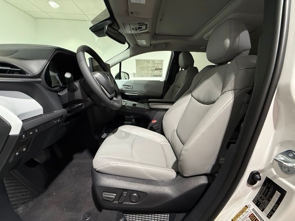 Thumbnail: 2026 Toyota Sienna - 13