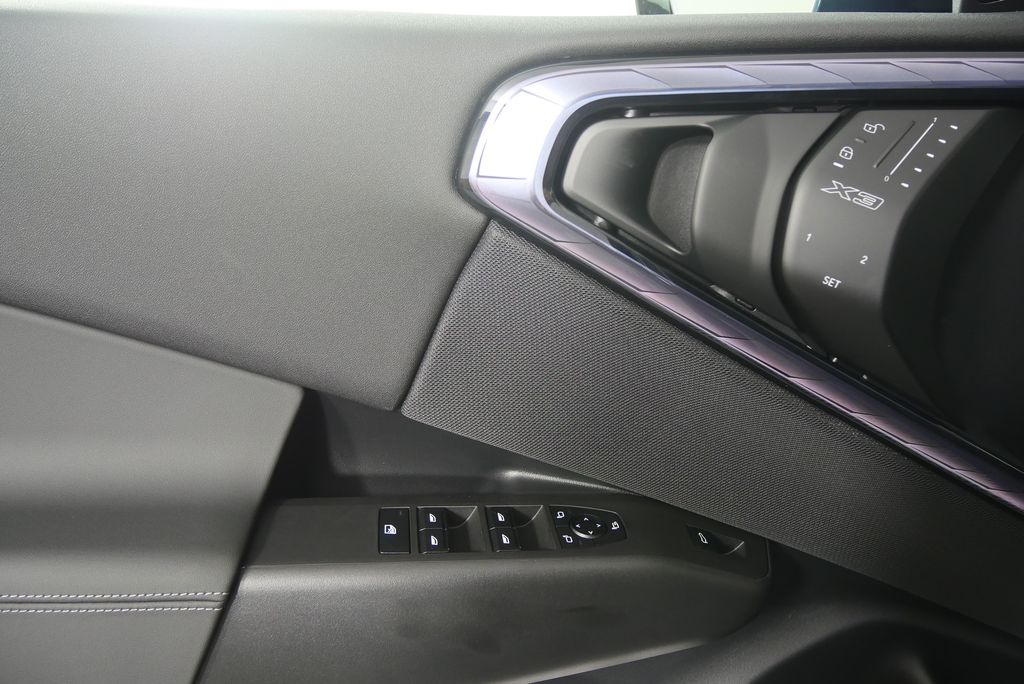 2025 BMW X3 3.0i 8