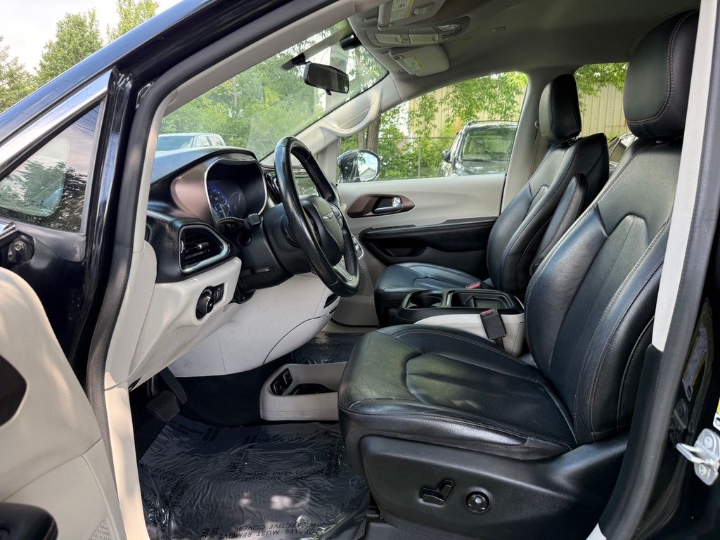 View vehicle photo 7
