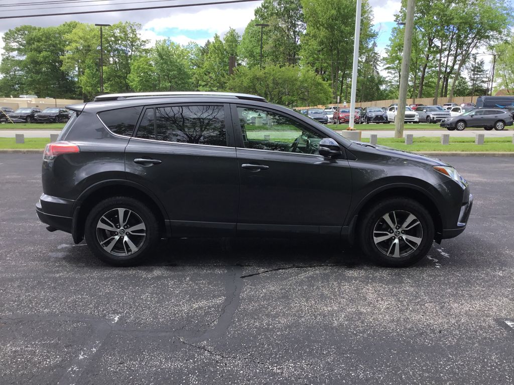 2018 Toyota RAV4 XLE 6