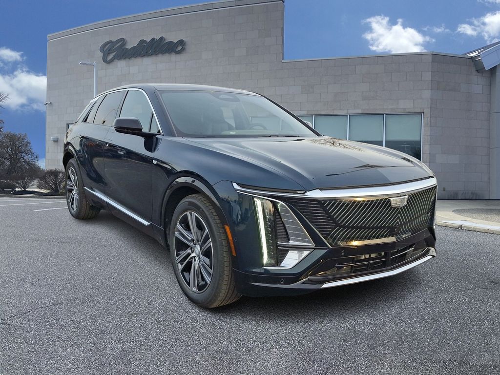 2025 Cadillac Lyriq Luxury 2