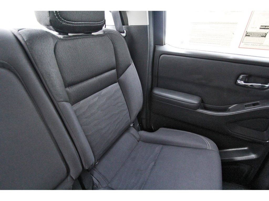 2024 Nissan Frontier SV - 11