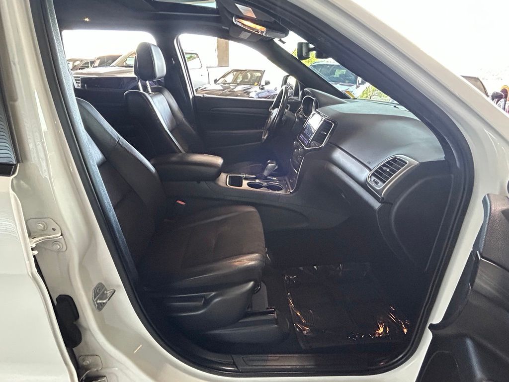 Used 2020 Bright White Clearcoat Jeep Altitude image 33