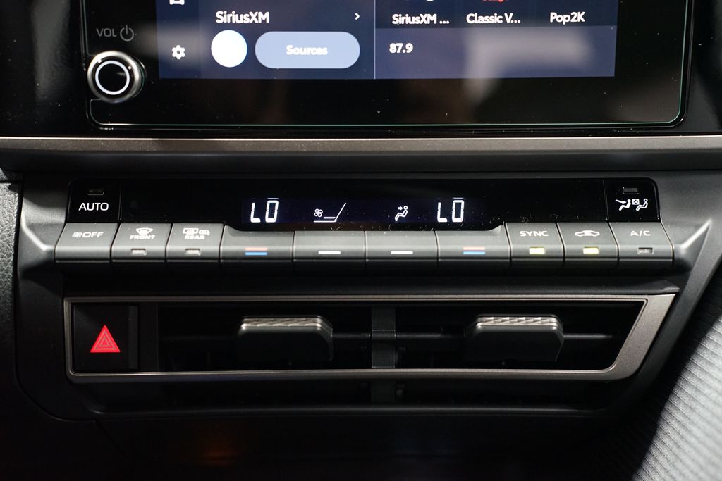 2025 Toyota Camry SE 21