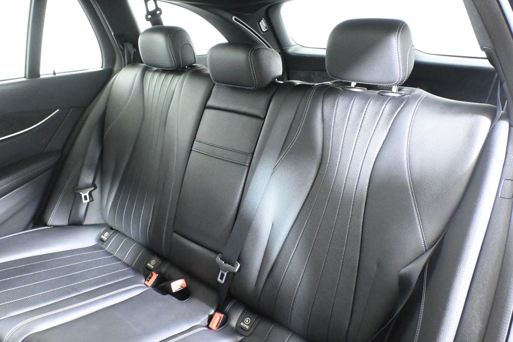 Thumbnail: 2020 Mercedes-Benz E-Class - 4