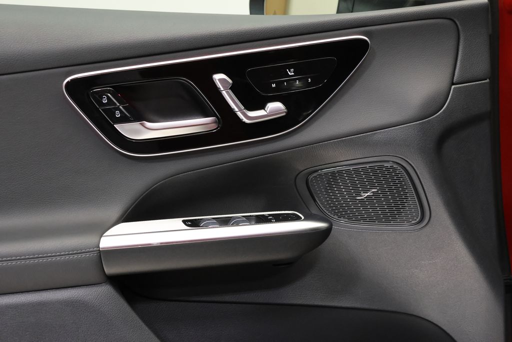 Thumbnail: 2025 Mercedes-Benz GLC - 31