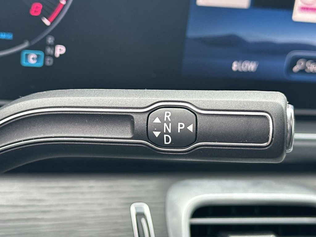 Thumbnail: 2026 Mercedes-Benz GLS - 28