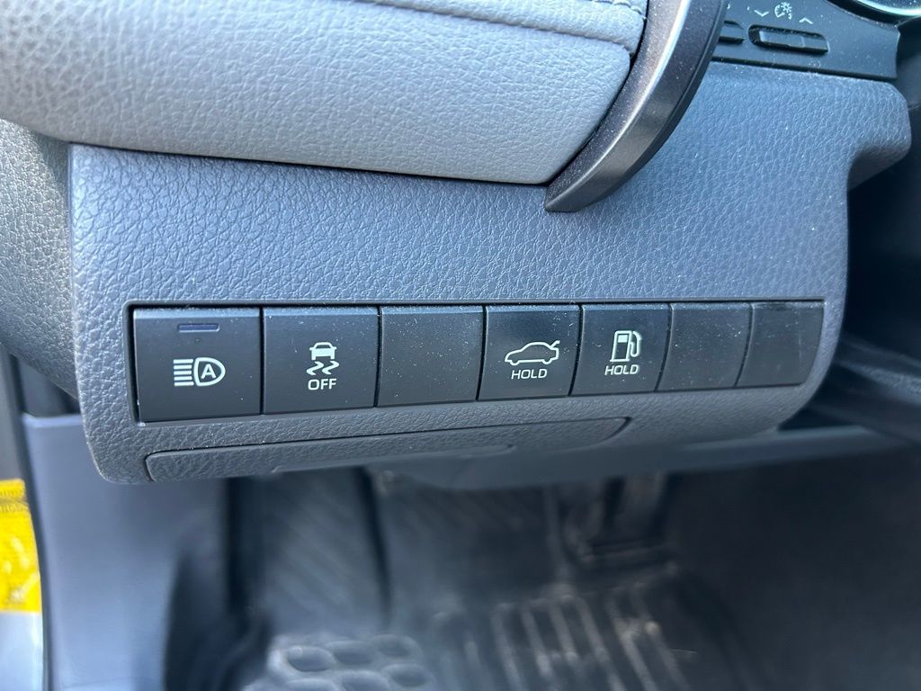 Thumbnail: 2020 Toyota Camry - 18